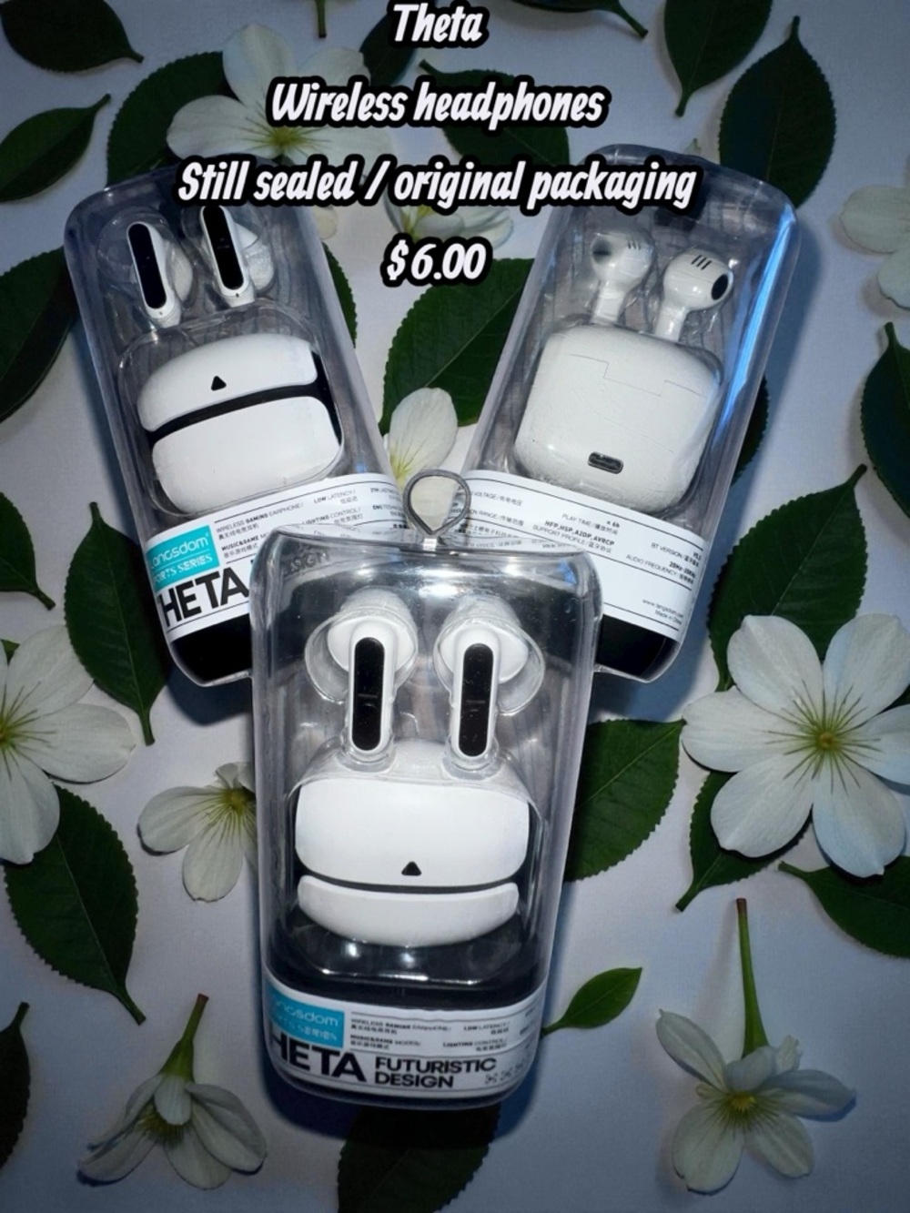 Wireless Earbuds in White -